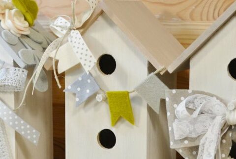 Casetta di legno per gli uccellini: come decorarla in stile shabby