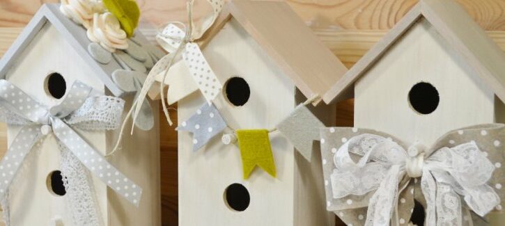 Casetta di legno per gli uccellini: come decorarla in stile shabby