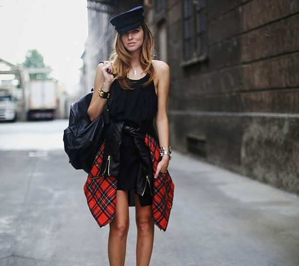 La camicia legata in vita diventa tendenza