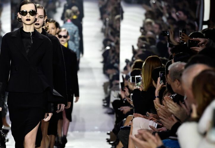 Christian Dior AI 2016-2017: dark lady tra fiori e pellicce