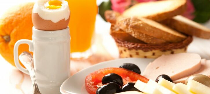 Colazione salata: cosa mangiare? Esempi di dieta salata e proteica