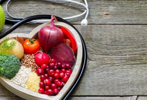Colesterolo alto: cosa mangiare per abbassarlo?