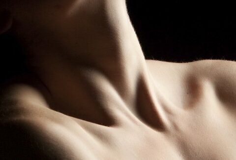 Collarbone: le clavicole sporgenti diventano una "moda"