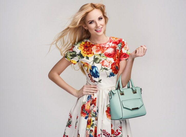 Come abbinare un vestito a fiori