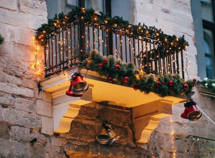 Come addobbare il balcone per Natale - Donna Moderna