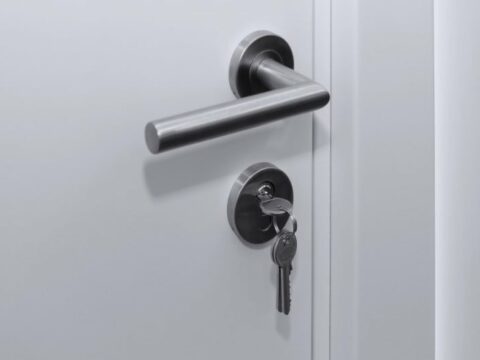 Come aggiustare la maniglia di una porta