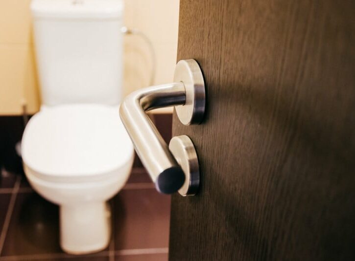 Come aggiustare la vaschetta del wc che perde acqua