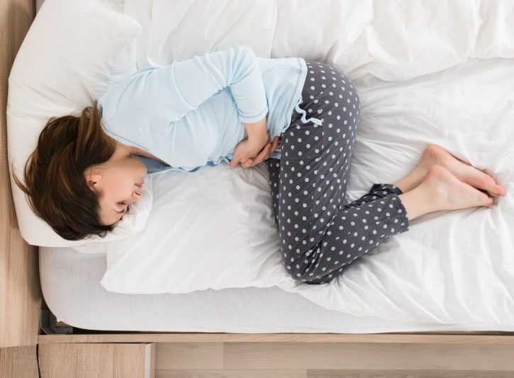 Come alleviare il mal di stomaco con l'alloro