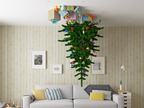 Come appendere un albero di Natale al soffitto