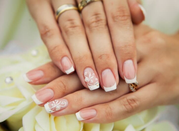 Come applicare gli strass sulle unghie