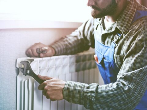 Come chiudere un termosifone che perde acqua