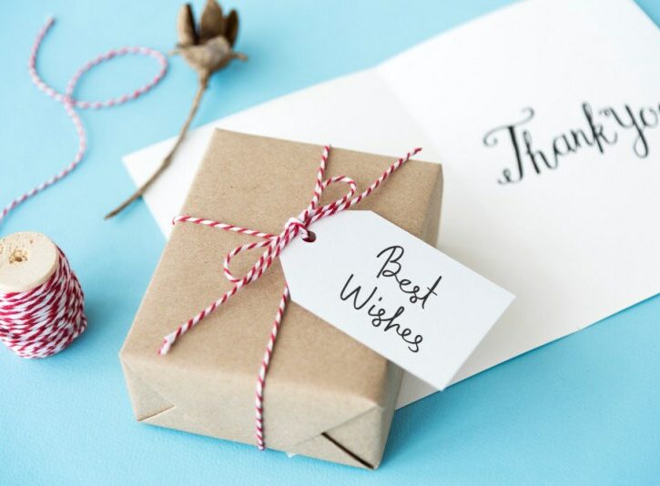 Regole di bon ton per regali e auguri