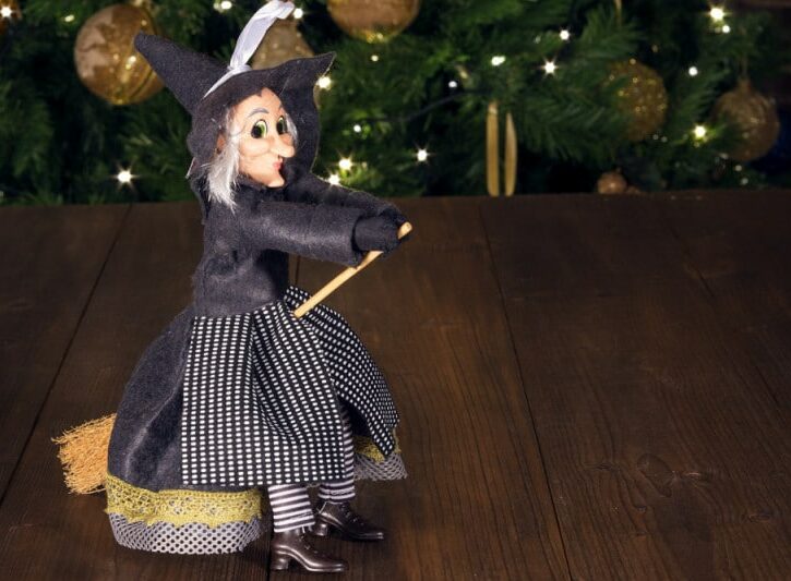 Come creare una Befana da appendere