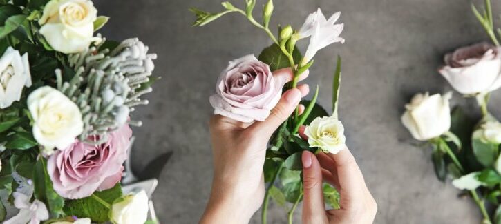 Come creare una composizione floreale: idee e tutorial fai da te