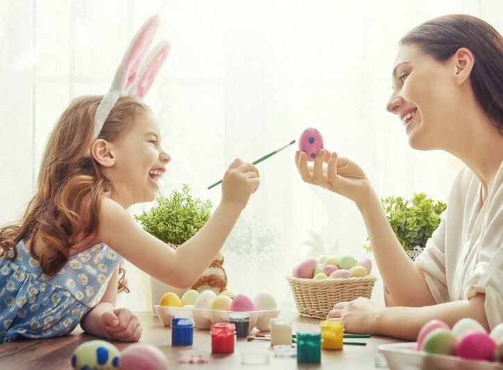 Come creare uova di Pasqua di polistirolo con il decoupage