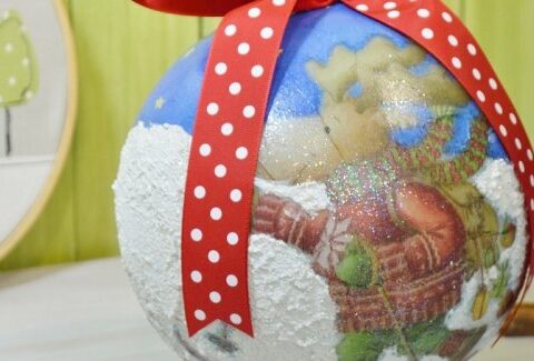 Come decorare palline di Natale con il decoupage