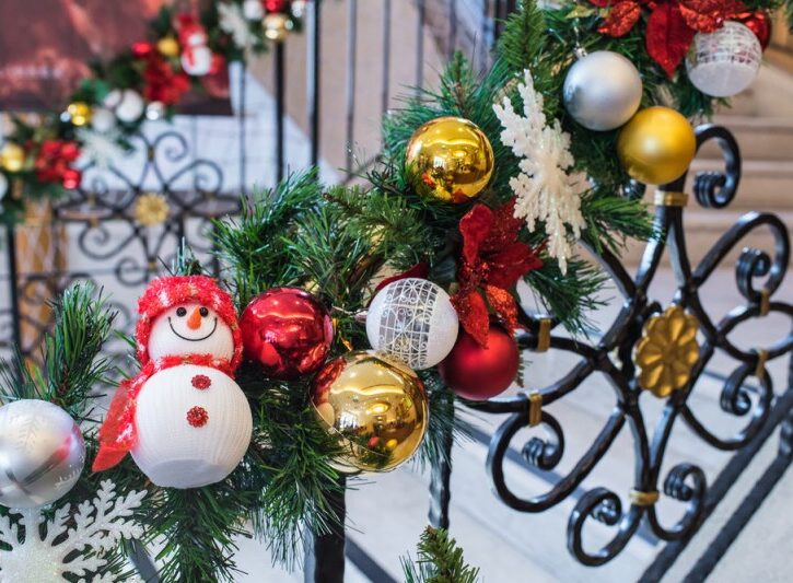Come decorare una ringhiera per Natale