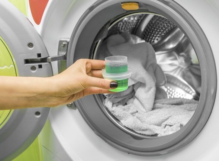 Come eliminare le macchie gialle sui capi d'abbigliamento