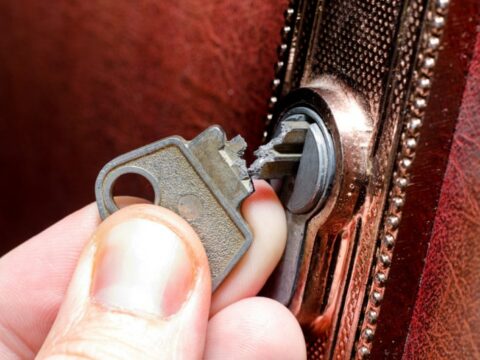 Come estrarre una chiave rotta nella serratura