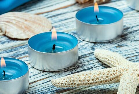 Come fare delle luci con le conchiglie trovate sulla spiaggia