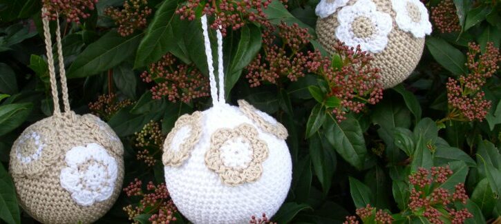 Come fare la pallina di Natale shabby chic all'uncinetto