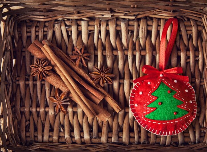 Come fare palline di Natale con i dischetti di feltro