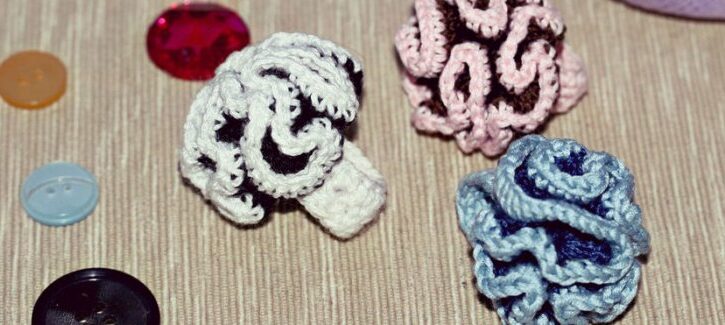 Come fare un anello colorato all'uncinetto