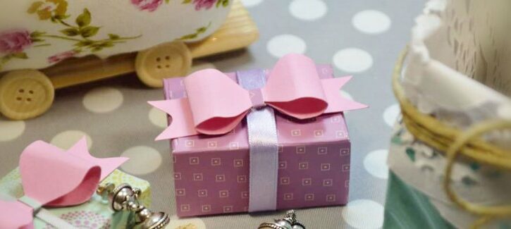 Come fare un cofanetto in cartoncino per la festa della mamma