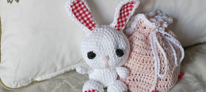 Come fare un coniglietto all'uncinetto da regalare a San Valentino