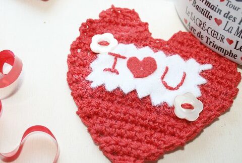 Come fare un cuore all'uncinetto con scritto "I love you" per San Valentino