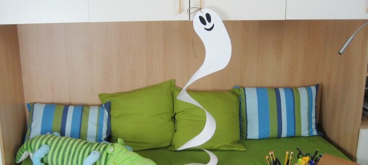 Come fare un fantasma di carta per Halloween