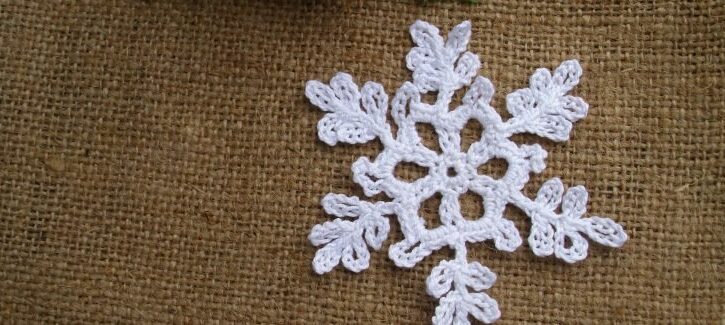 Come fare un fiocco di neve all'uncinetto