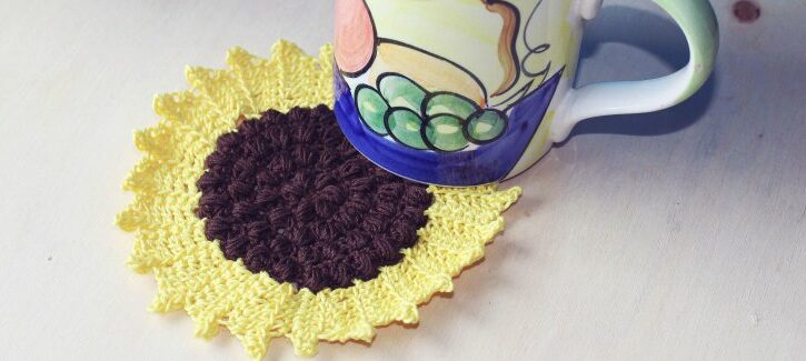 Come fare un sottobicchiere all'uncinetto a forma di girasole