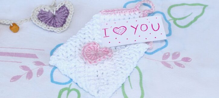 San Valentino all'uncinetto: la letterina regalo per lui