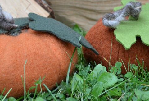 Come fare una zucca di Halloween in lana cotta