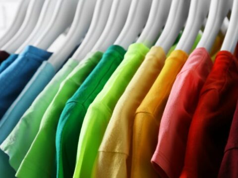 Come fissare i brillantini sui vestiti