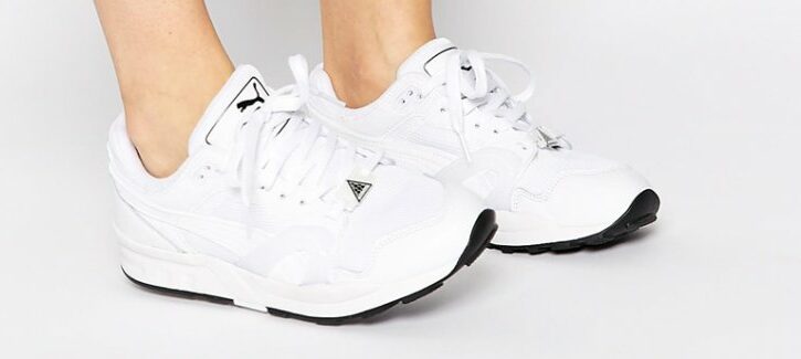 Sneakers bianche: come indossarle quest'estate
