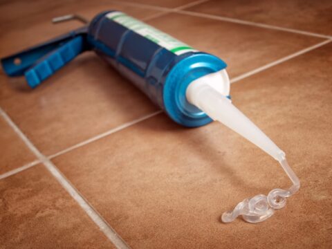 Come isolare le finestre col silicone