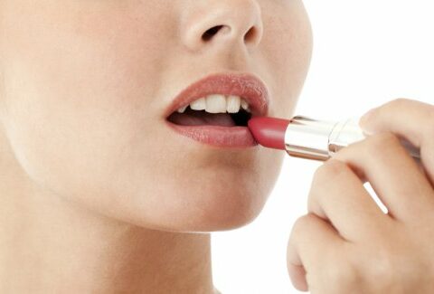 Come mettere il rossetto senza sbavature