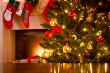 Come mettere le luci sull'albero di natale: guida, tecniche e consigli
