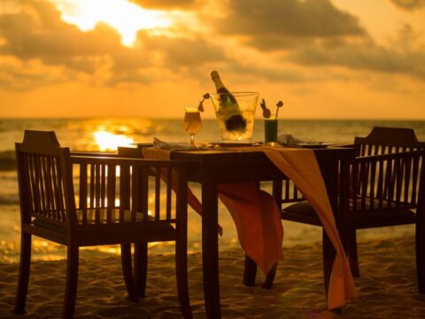 Come organizzare una cena in spiaggia