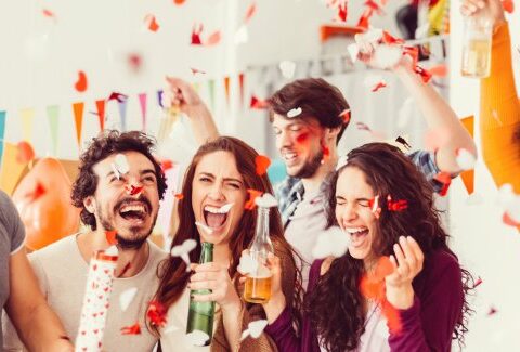 Come organizzare una festa a sorpresa perfetta per un'amica