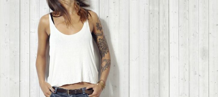 Come prendersi cura dei tatuaggi in estate