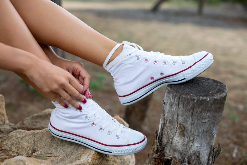 Come pulire le sneakers bianche - Donna Moderna