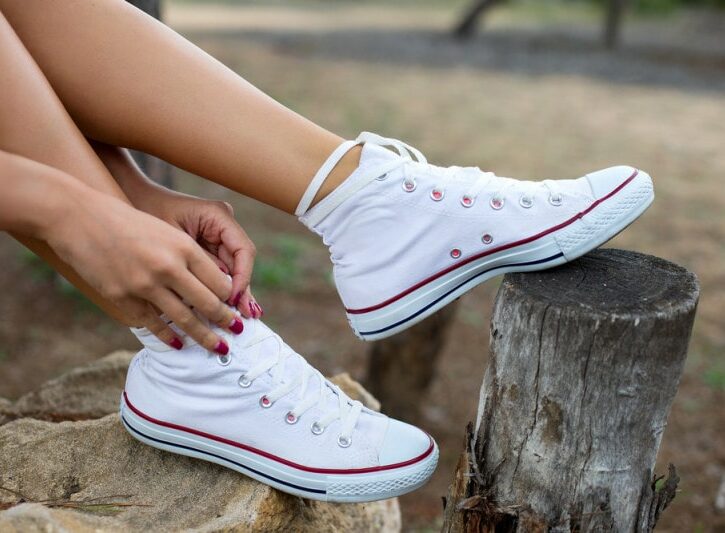 Come pulire la gomma bianca delle scarpe da tennis