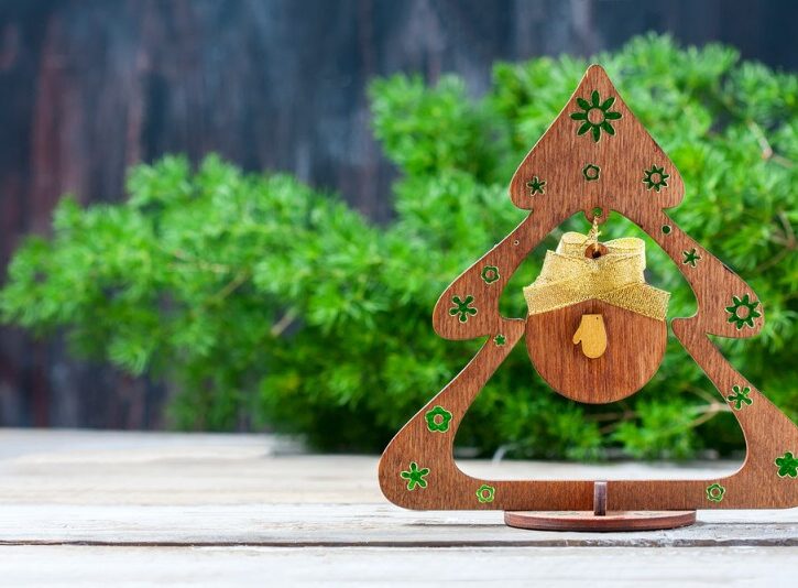Come realizzare decorazioni natalizie di legno