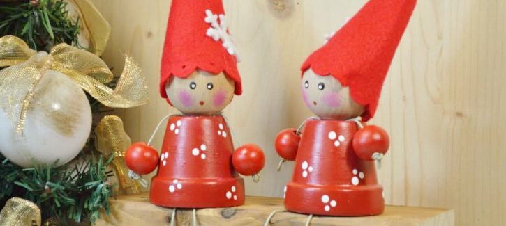 Come realizzare dei folletti di Babbo Natale con vasetti di terracotta