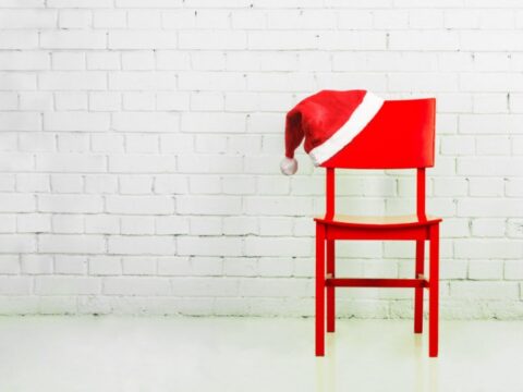Come realizzare i copri sedia natalizi