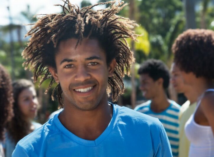 Come realizzare i dreadlock con i capelli corti