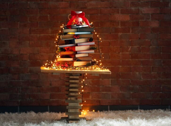 Come realizzare l'albero di Natale con i libri
